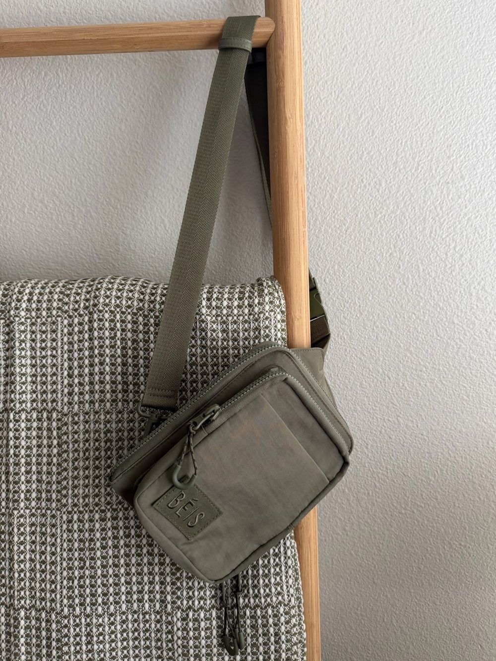 Beis Sport Sling Crossbody - Picture 2 of 7
